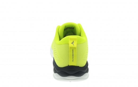 MIZUNO WAVE REVOLT 2_MOBILE-PIC2