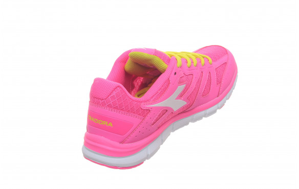 DIADORA HAWK 4_MOBILE-PIC3
