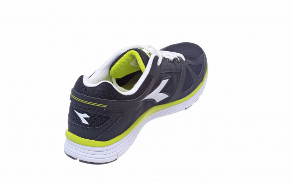 DIADORA HAWK 3_MOBILE-PIC3